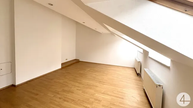 Terrasse! Helle, sonnige 3-Zimmer-Dachgeschosswohnung zum Wohlfühlen - 4 Stationen zum Karlsplatz! - Titelbild