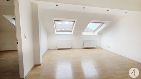 Sonnenterrasse! Kulturelle Vielfalt im Kreta-Viertel - Ruhige 2-Zimmer-Dachgeschoßwohnung mit Flair!