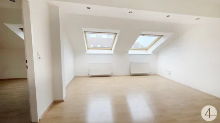 Sonnenterrasse! Kulturelle Vielfalt im Kreta-Viertel - Ruhige 2-Zimmer-Dachgeschoßwohnung mit Flair!