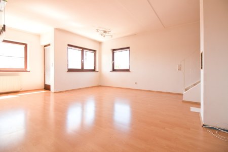 Gut geschnittene, lichtdurchflutete Maisonette mit Kamin & Südbalkon | 111 m² auf zwei Ebenen | inkl. Stellplatz