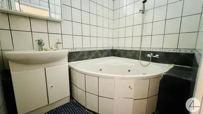 Urban & entspannt - teilsaniert - Westlage - perfekte Infrastruktur - Pärchenhit - Bild