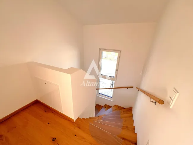 Treppe in den ersten Stock
