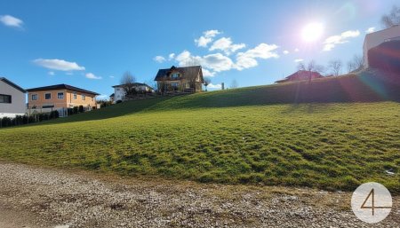 Baugrundstück in sonniger Südhanglage
