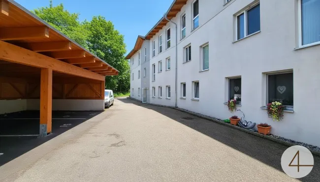 3 Raum Wohnung mit überdachten PKW Stellplatz - Titelbild