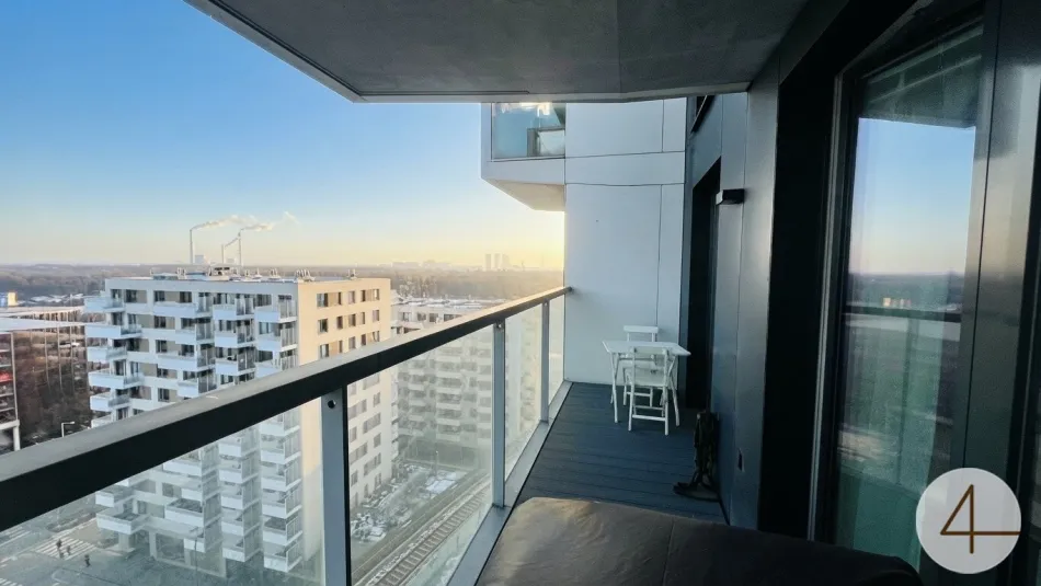 U2 vor der Tür - Marina Tower - Etage 10 - Donaublick - Sunset Balkon - Urban Lifestyle - Bild