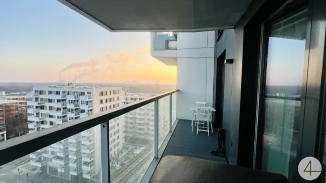 U2 vor der Tür - Marina Tower - Etage 10 - Donaublick - Sunset Balkon - Urban Lifestyle - Titelbild