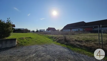 Top-Baugrund in verkehrsberuhigter Siedlung