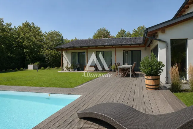 Garten mit Pool