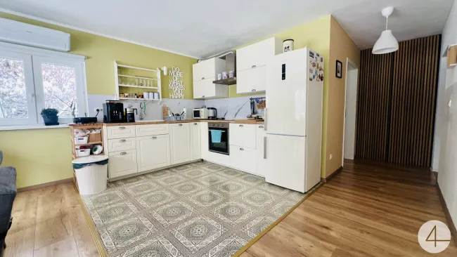 Zweifamilienhaus im Wienerwald - getrennte Wohneinheiten - Terrasse & Garten - Niedrigenergiehaus mit Fußbodenheizung - Bild