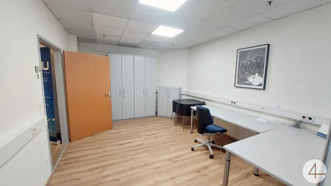 Attraktives Büro mit großen Fensterflächen - Bild