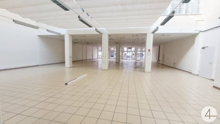Großzügige Lichtdurchflutete Verkaufsfläche in Top Lage