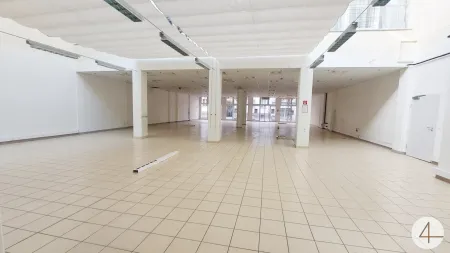 Großzügige Lichtdurchflutete Verkaufsfläche in Top Lage