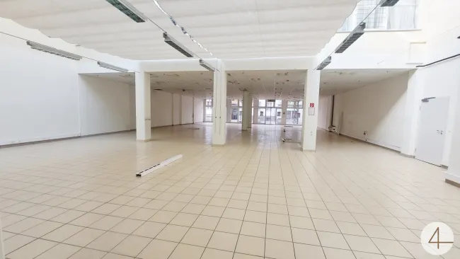 Großzügige Lichtdurchflutete Verkaufsfläche in Top Lage - Bild
