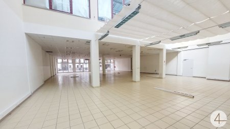 Großzügige Lichtdurchflutete Verkaufsfläche in Top Lage