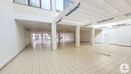 Großzügige Lichtdurchflutete Verkaufsfläche in Top Lage