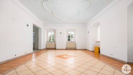 Seltene Investmentchance: Ehemaliges Kloster mit Wohn- und Geschäftsflächen