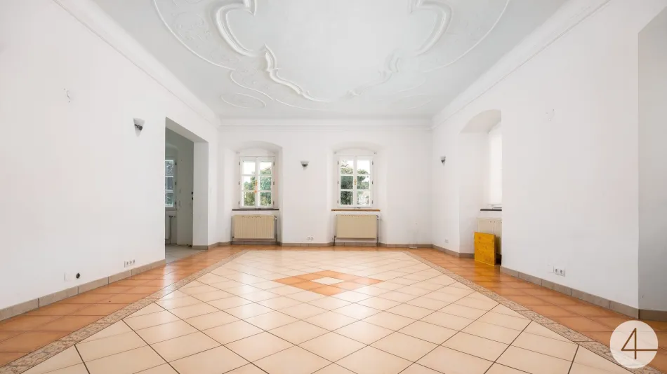 Seltene Investmentchance: Ehemaliges Kloster mit Wohn- und Geschäftsflächen - Bild