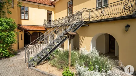 Seltene Investmentchance: Ehemaliges Kloster mit Wohn- und Geschäftsflächen