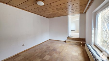 Hausanteil mit Garten und Nebengebäude
