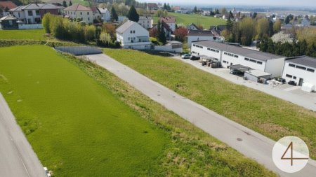 Modernes Doppelhaus in ruhiger Siedlung