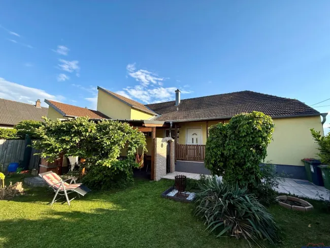Top-Einfamilienhaus mit Traumgarten und Terrasse in Deutsch-Wagram - Kaufpreis: EUR 385.000,-- !!! - Titelbild