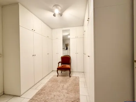 Garderobe - UG