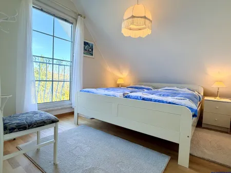 Schlafzimmer 1