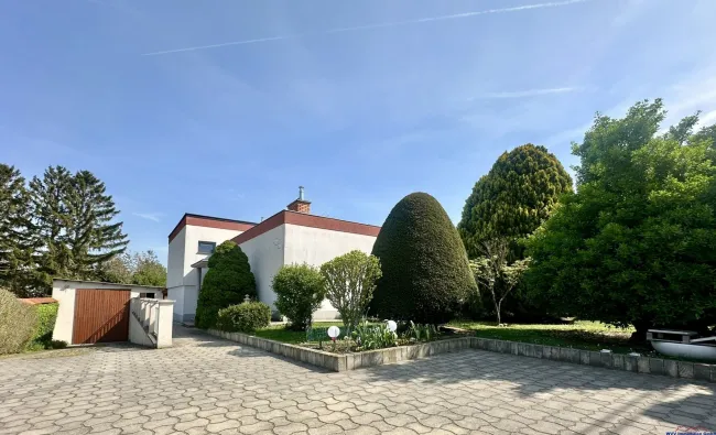 Hausansicht KI generiert