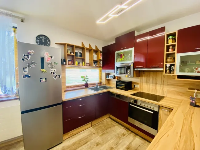 Lebensqualität pur: Gartenwohnung im EG mit 4 Zimmern, Terrasse & Garage - Bild