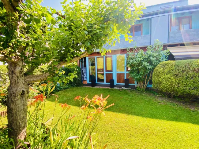 Lebensqualität pur: Gartenwohnung im EG mit 4 Zimmern, Terrasse & Garage - Titelbild