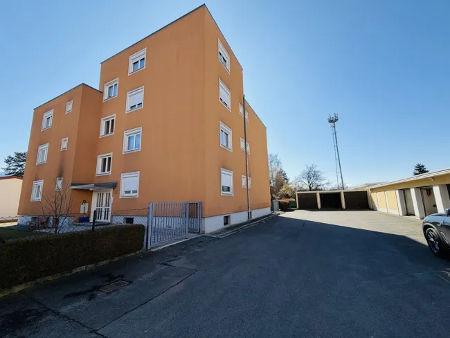 Großzügige 4-Zimmer-Wohnung mit 113 m2, zwei Loggien und Garage - Bild