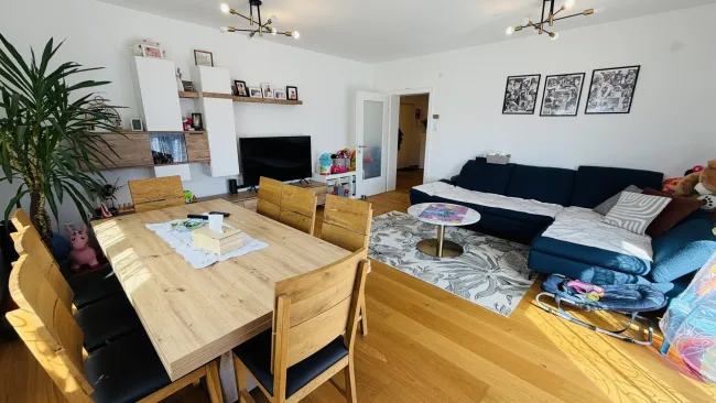 Großzügige 4-Zimmer-Wohnung mit 113 m2, zwei Loggien und Garage - Titelbild
