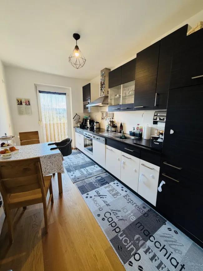 Großzügige 4-Zimmer-Wohnung mit 113 m2, zwei Loggien und Garage - Bild