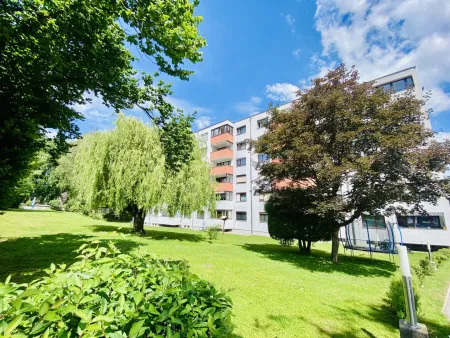 Großzügige 4-Zimmer-Wohnung mit Loggia, Garage und Traum-Ausblick