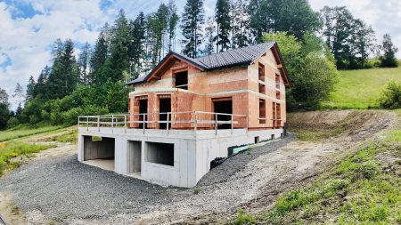 Knittelfeld: Raum für Visionen - Exklusiver Rohbau mit ca 493 m² Wohnkomfort in traumhafter Aussichtslage mit Blick über das Murtal