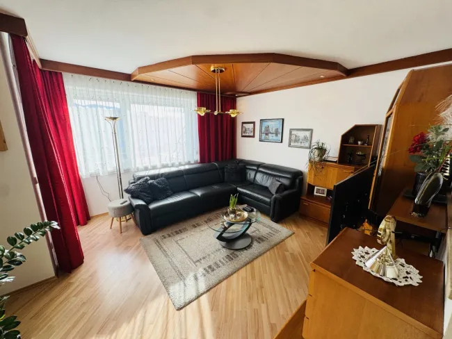 Zeltweg: Attraktive Maisonette-Wohnung mit ca 94 m2, Südbalkon und Tiefgaragenplatz - Titelbild