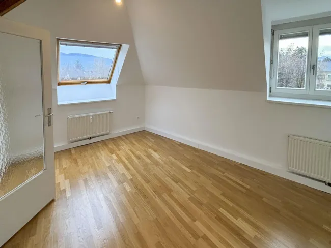 Wunderschöne, teilsanierte Dachgeschoßwohnung - Bild