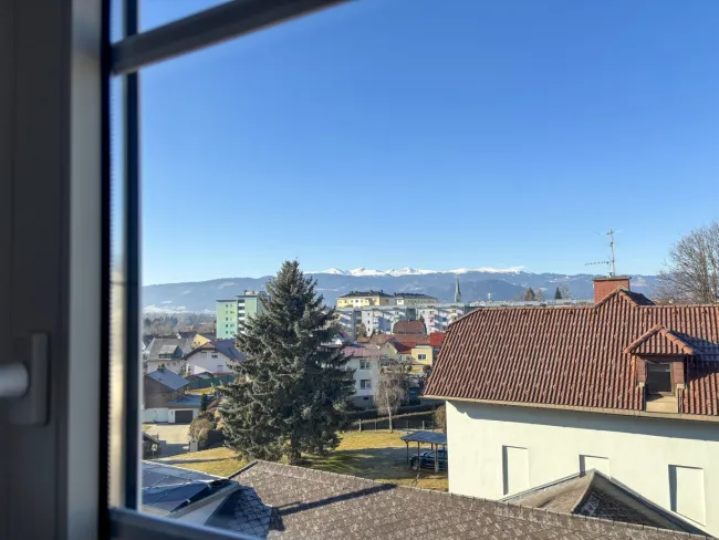 SANIERT: Dachgeschoßwohnung mit Ausblick - Bild