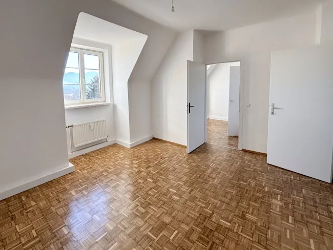 SANIERT: Dachgeschoßwohnung mit Ausblick - Titelbild