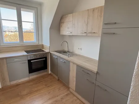 Helle, sanierte Dachgeschoßwohnung mit Fernblick