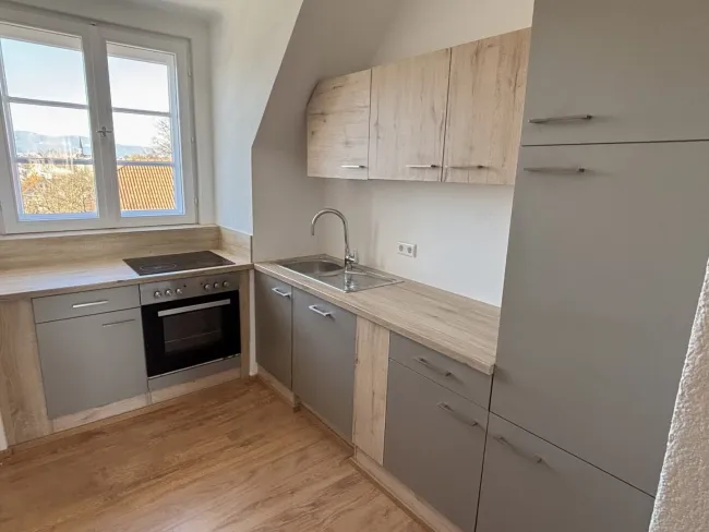 Helle, sanierte Dachgeschoßwohnung mit Fernblick - Bild