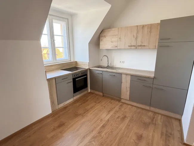 Helle, sanierte Dachgeschoßwohnung mit Fernblick - Titelbild