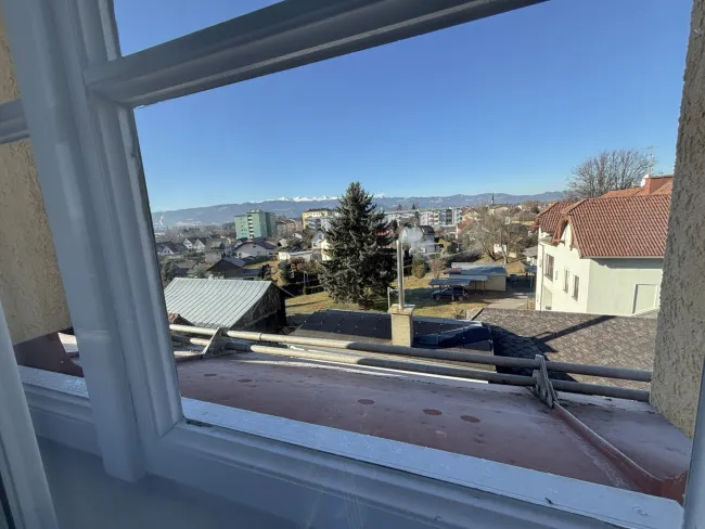 Helle, sanierte Dachgeschoßwohnung mit Fernblick - Bild