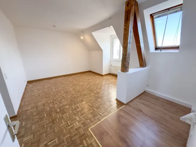 Helle, schön sanierte Dachgeschoßwohnung - Titelbild