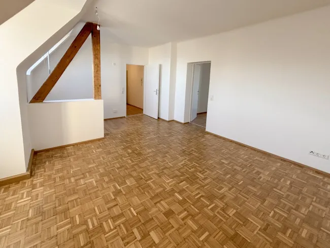 Helle, schön sanierte Dachgeschoßwohnung - Bild