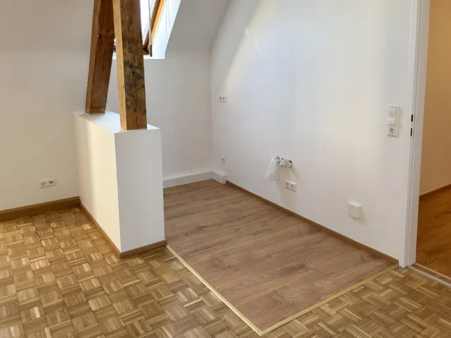 Helle, schön sanierte Dachgeschoßwohnung - Bild