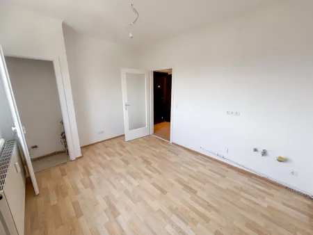 Teilsanierte, preiswerte Wohnung