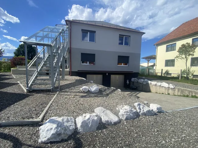 Knittelfeld: zentral, hochwertig, durchdacht – 60 m² Wohnung im ersten Stock inkl KFZ-Abstellplatz - Bild