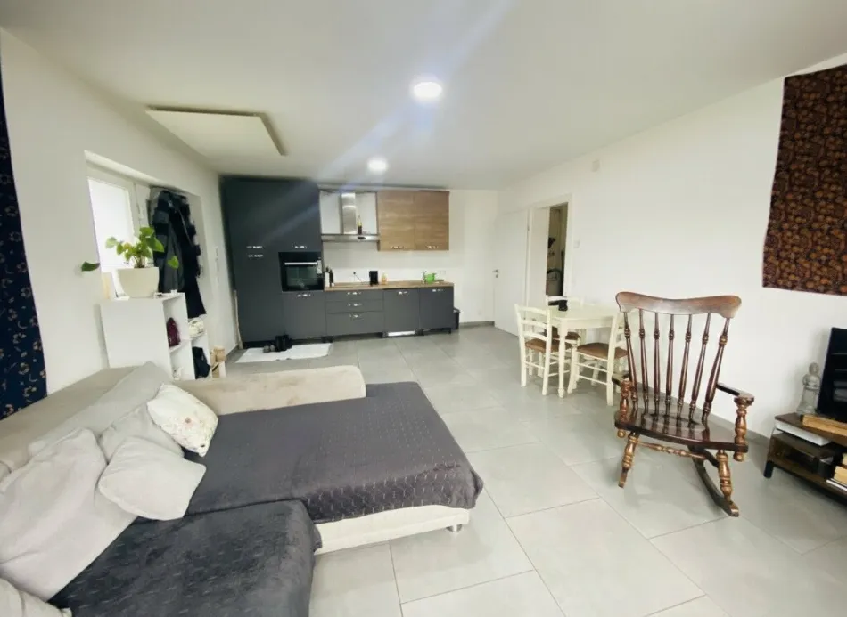 Knittelfeld: zentral, hochwertig, durchdacht – 60 m² Wohnung im ersten Stock inkl KFZ-Abstellplatz - Titelbild