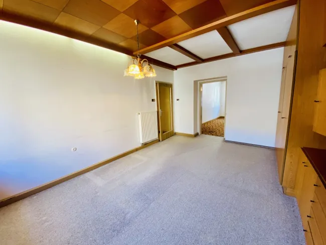Anleger und Eigennutzer: attraktive Stadtlage & geringe Fixkosten – 3-Zimmer-Erdgeschosswohnung mit niedrigen Betriebskosten!! - Bild